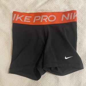 Nike Pros
XS
3 inch
Black with Salmon Waistband